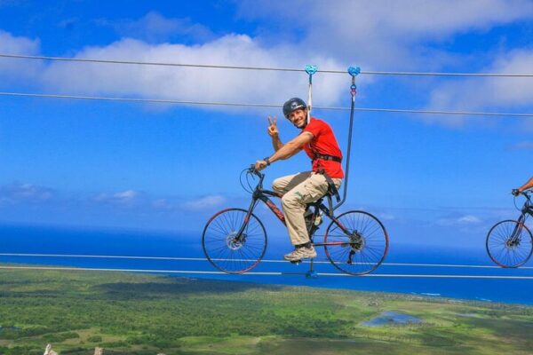 Montaña Redonda, Zipline & Playa Esmeralda